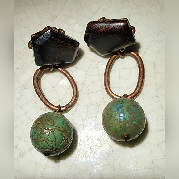 Modernist Irregular natural design browns and turquoise green clip on earrings - Picture 6 of 7